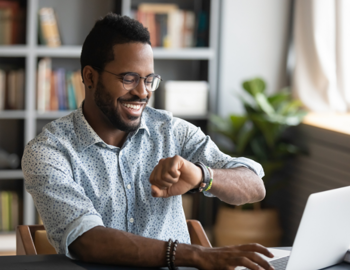 Employee enjoying a 4 day work week