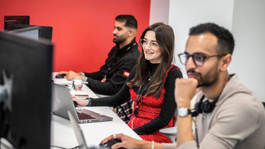 Team of hr experts helping PeopleHr costumers 